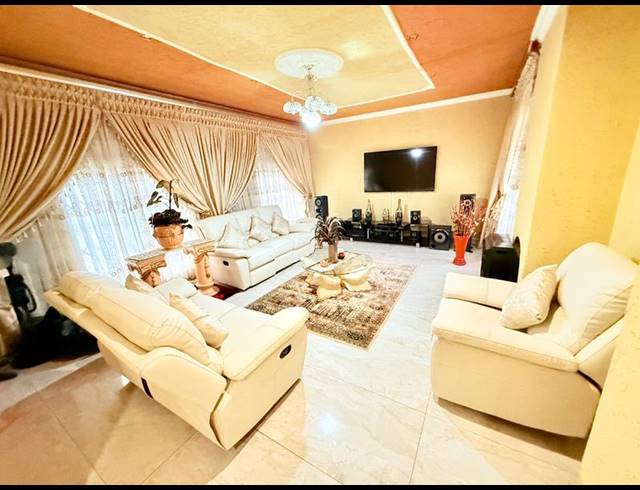 3 BEDROOM HOUSE FOR SALE IN VANDERBIJLPARK CE 4